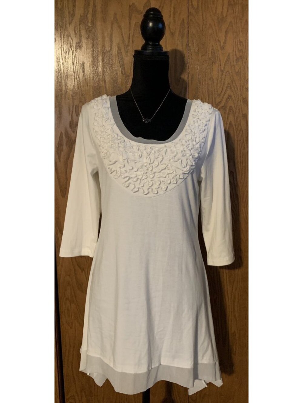 Casual Express Womens Shirt Size Small Pearl Ivory Ruffle 3/4 Sleeve Tunic NEW